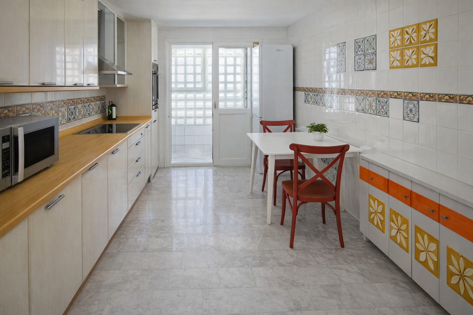 3 bedroom Apartment in Marbella, Malaga, Spain – 428-05159P