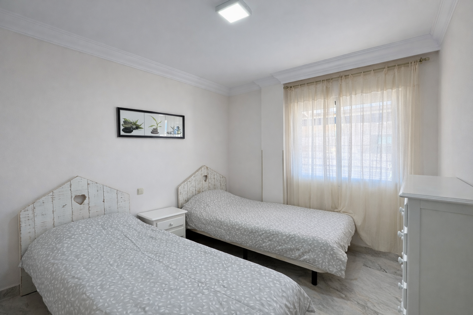 2 bedroom Apartment in Marbella, Malaga, Spain – 428-05160P