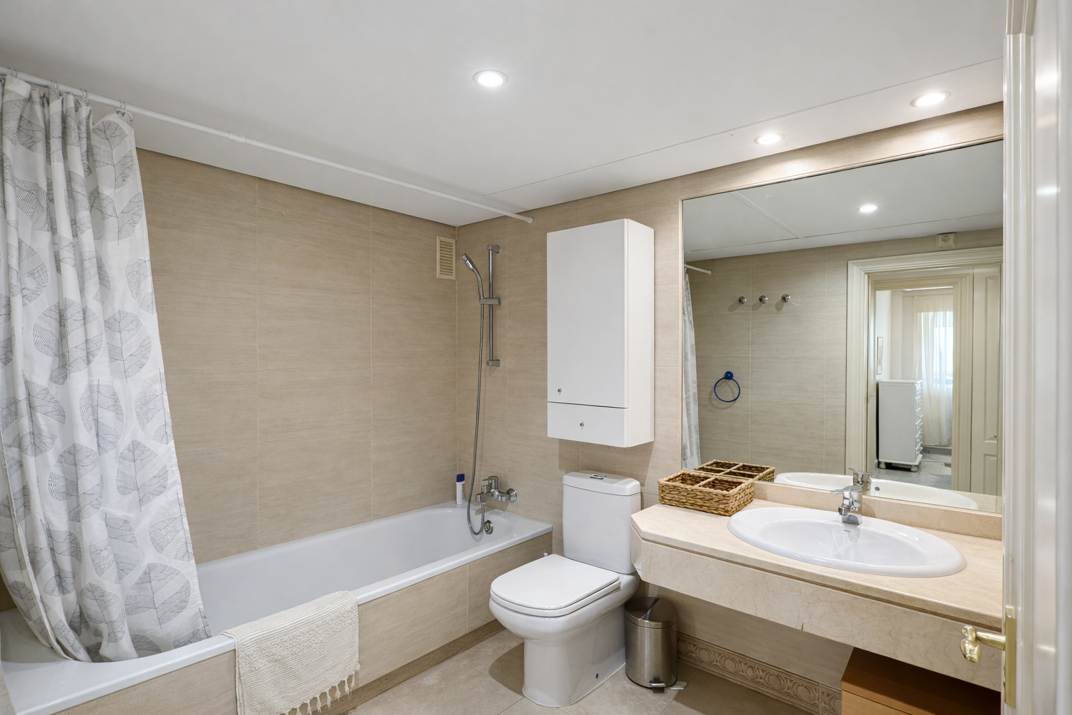 2 bedroom Apartment in Marbella, Malaga, Spain – 428-05160P