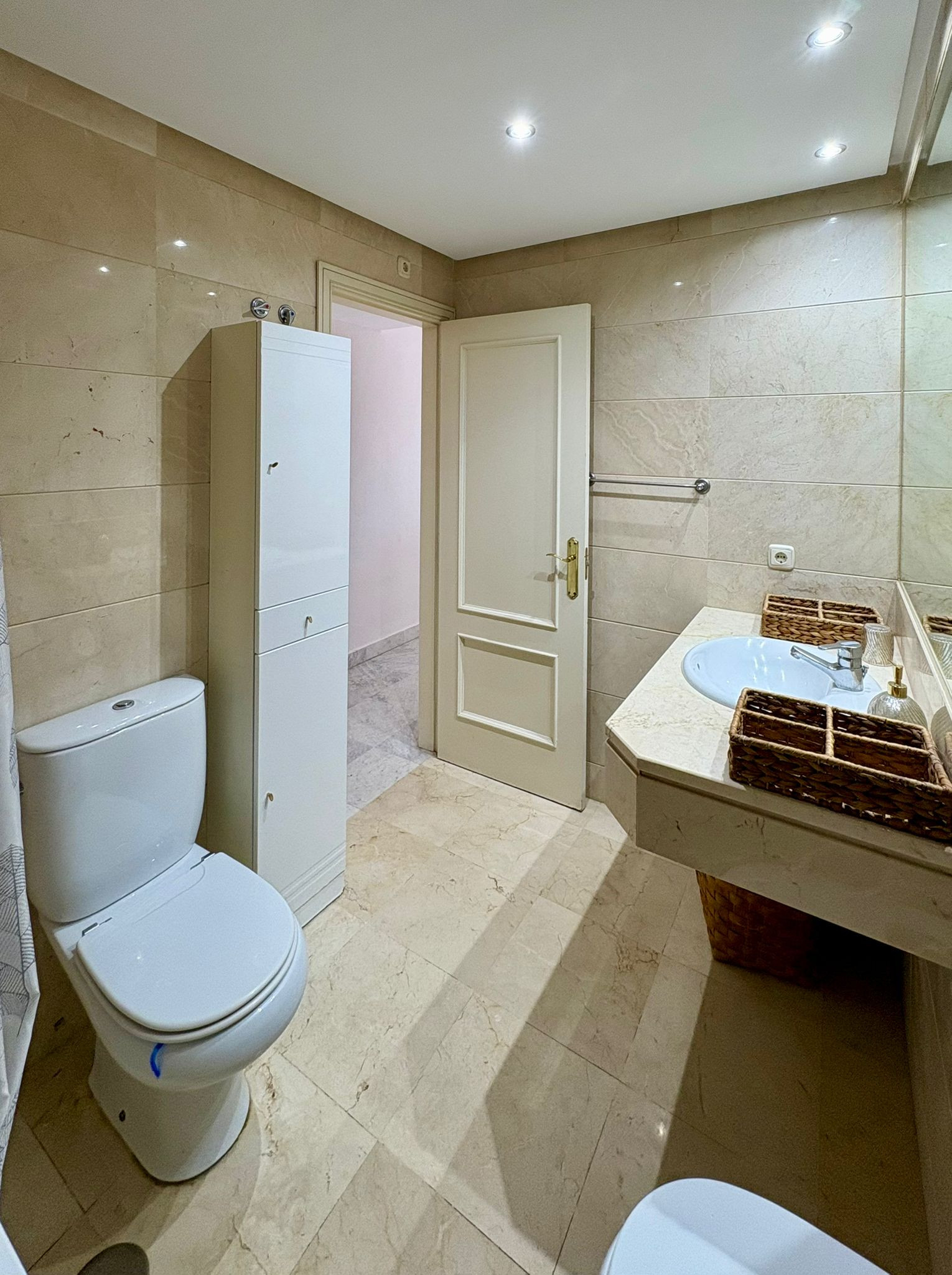 2 bedroom Apartment in Marbella, Malaga, Spain – 428-05160P