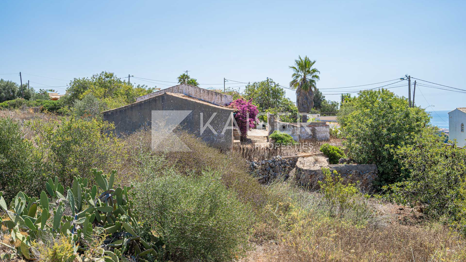 Plot house in Albufeira, Portugal – KP1127Z