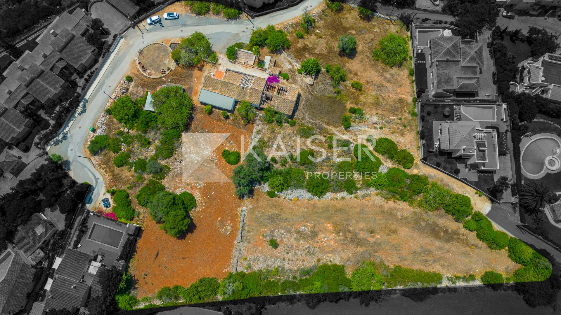 Plot house in Albufeira, Portugal – KP1127Z