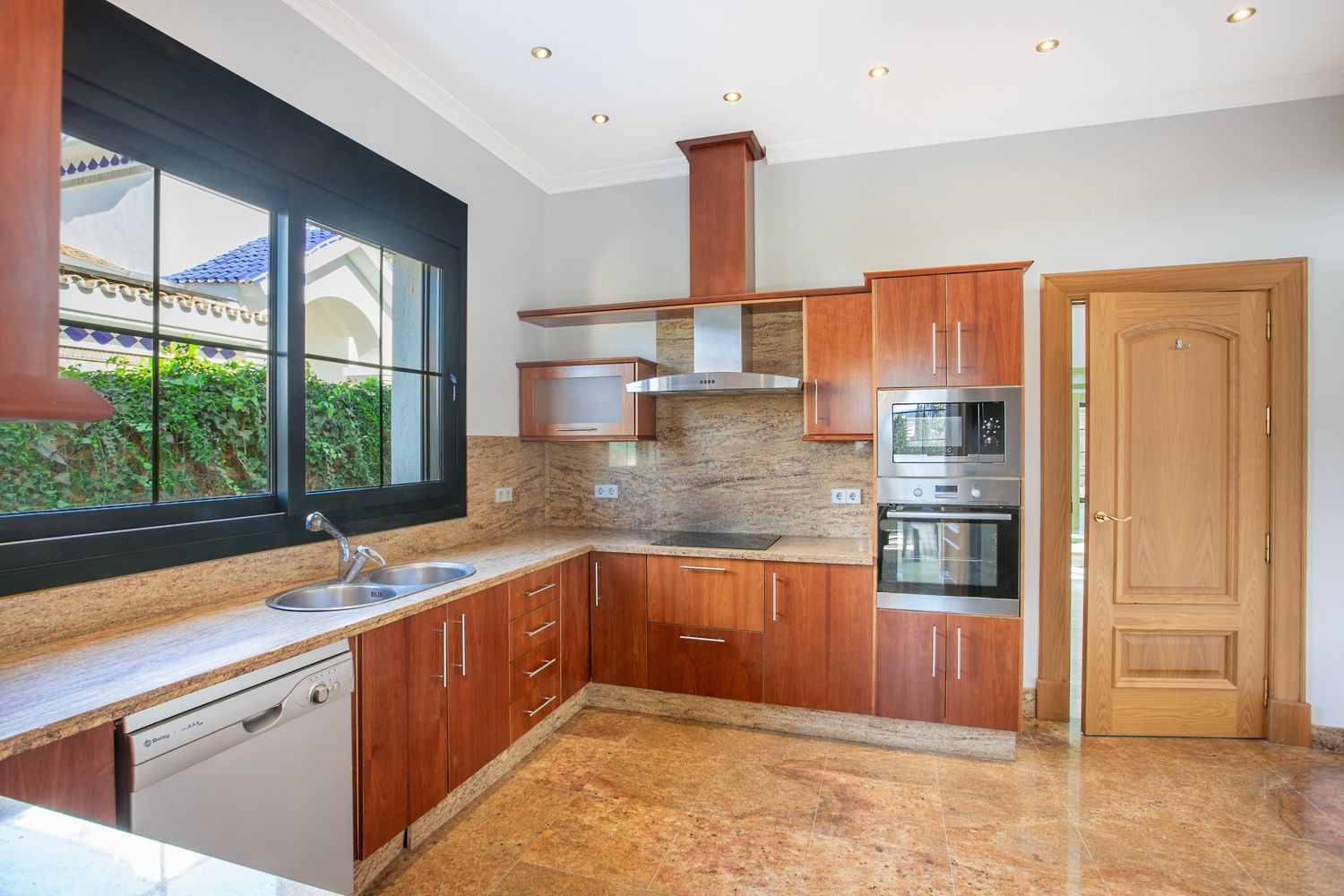 5 bedroom Villa in Mijas Costa, Malaga, Spain – 428-05173P