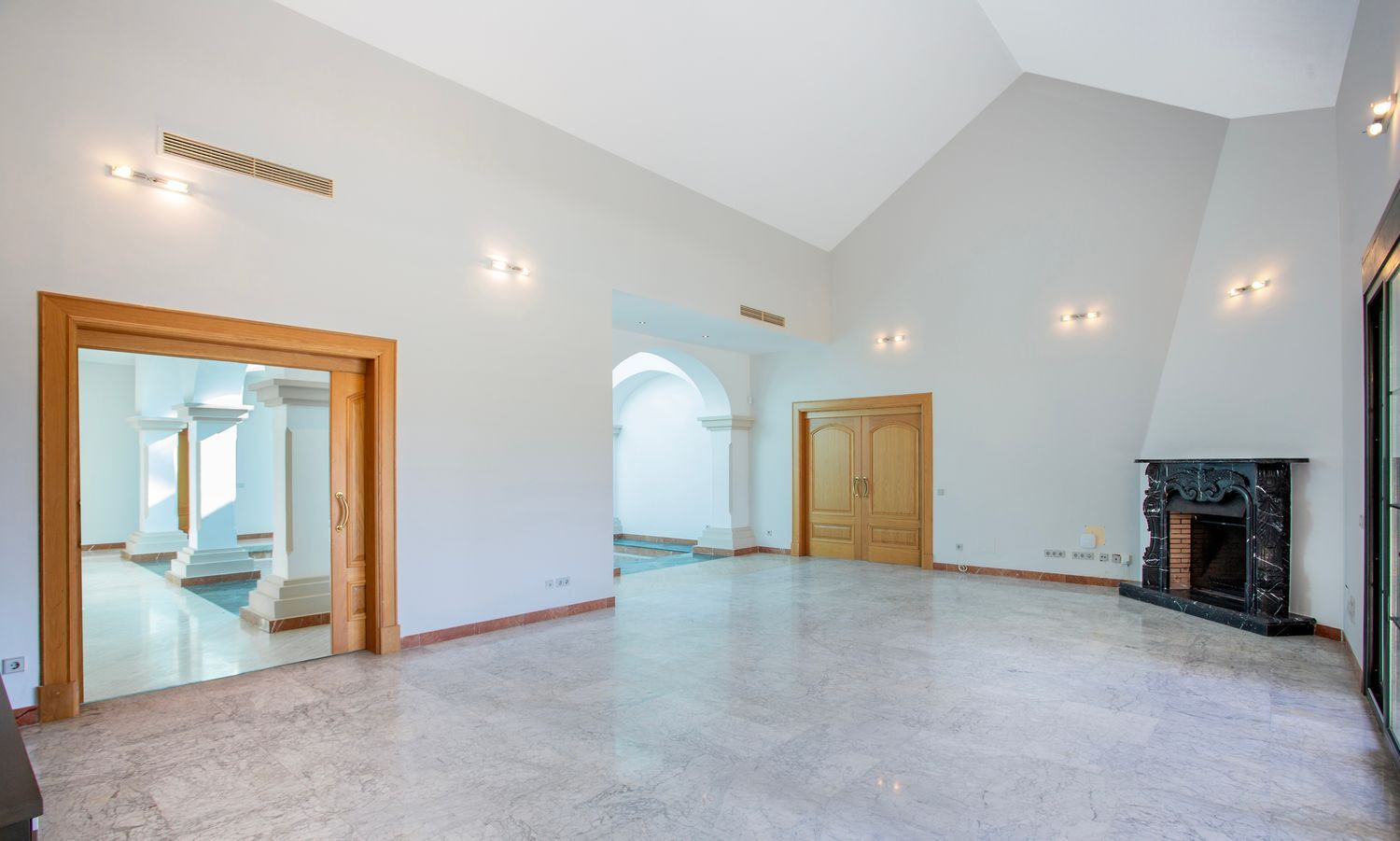 5 bedroom Villa in Mijas Costa, Malaga, Spain – 428-05173P