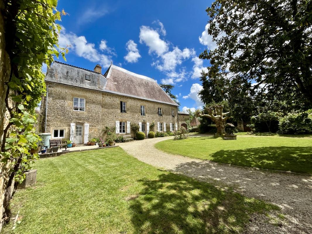 5 bedroom manoir in Pressac, Vienne, France