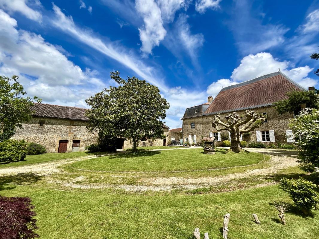 5 bedroom manoir in Pressac, Vienne, France