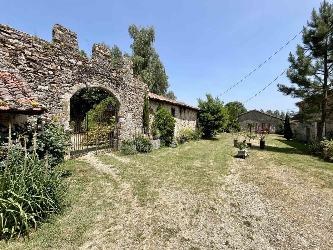 10 bedroom maison in Ansac Sur Vienne, Charente, France