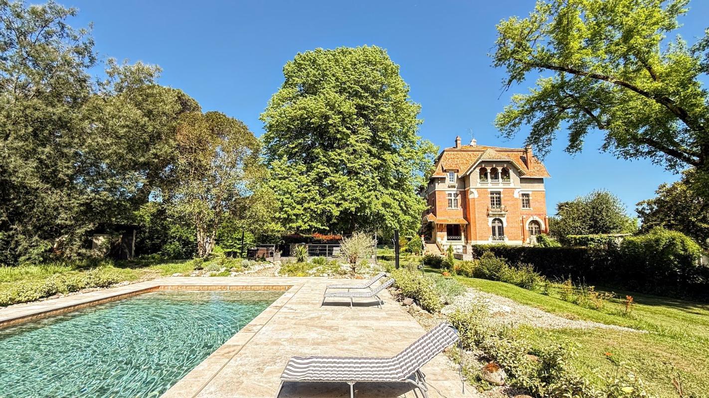 8 bedroom chateau in Montauban, Tarn-et-Garonne, France