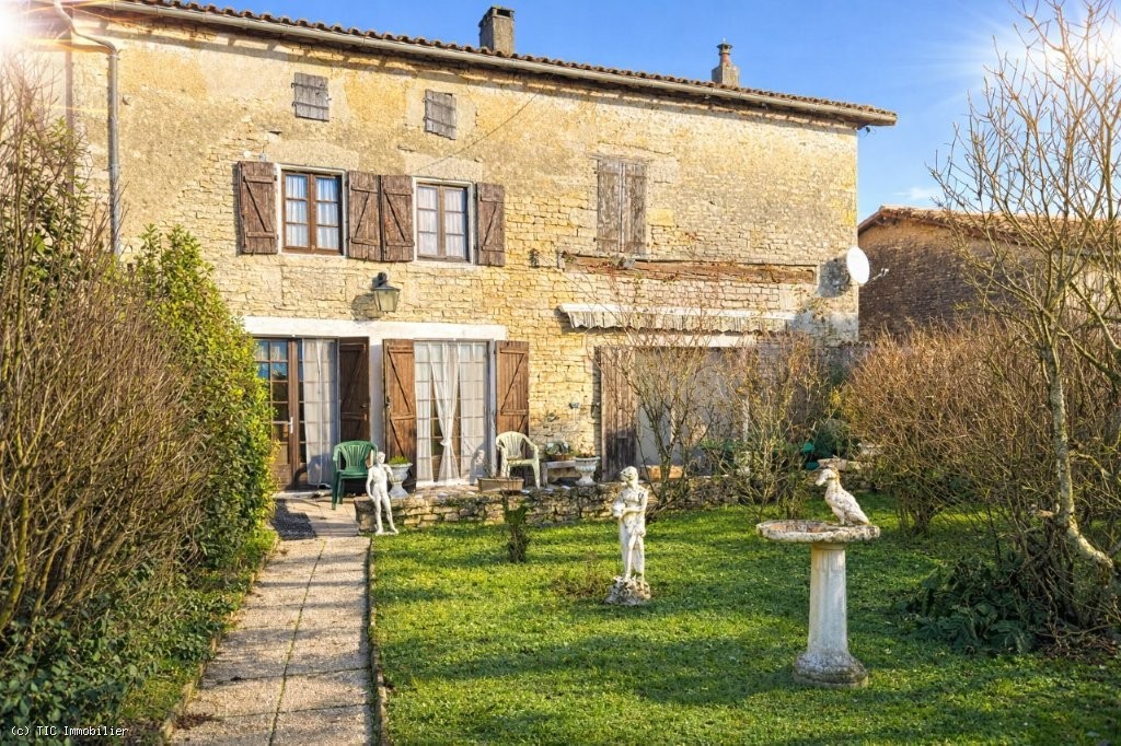 4 bedroom House in Ruffec, France – r7416