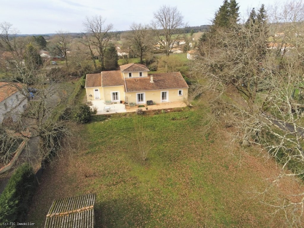 3 bedroom House in Confolens, France – r7413