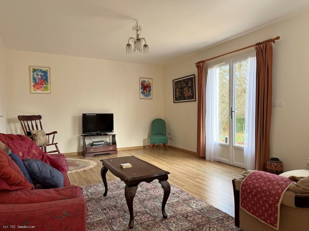 3 bedroom House in Confolens, France – r7413