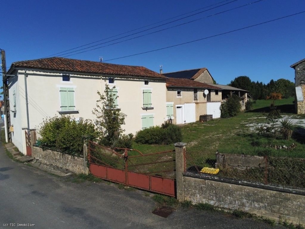 3 bedroom House in Verteuil-Sur-Charente, France – r7100