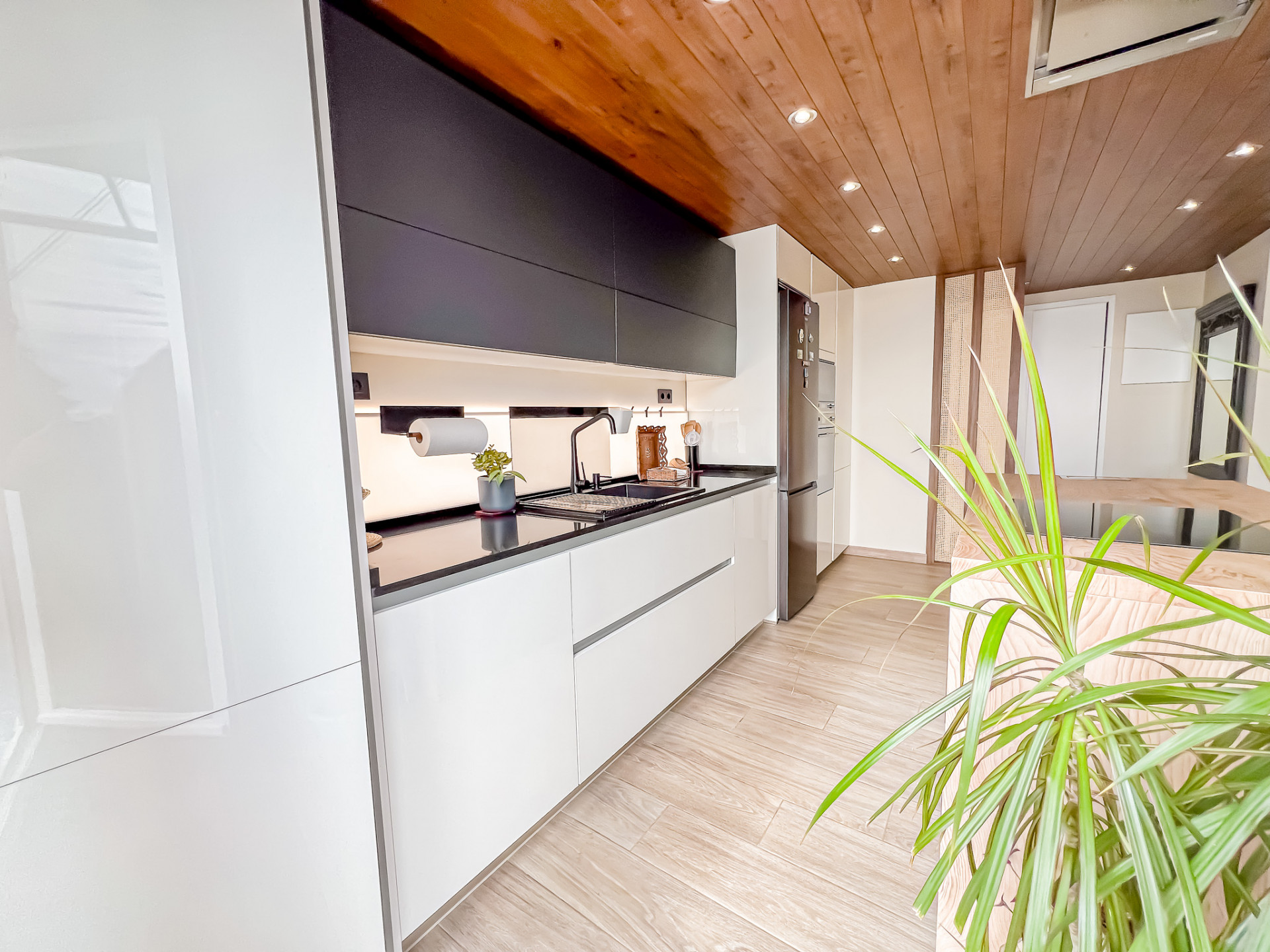 2 bedroom Penthouse in Marbella, Malaga, Spain – 428-05183P