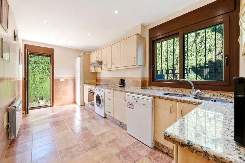 5 bedroom Villa in Estepona, Malaga, Spain – 428-05202P