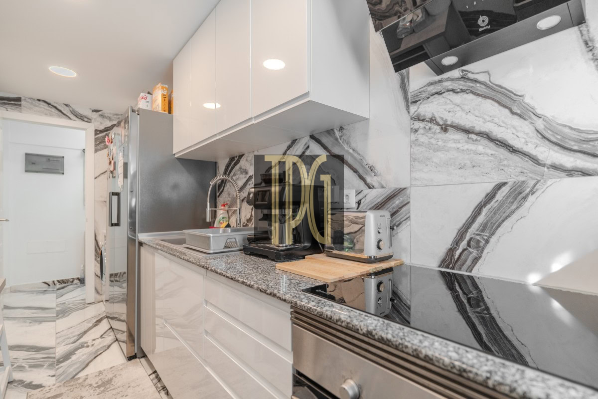 Stunning 3 Bedroom Penthouse for Sale in Parque De La Reina – OPS1906R