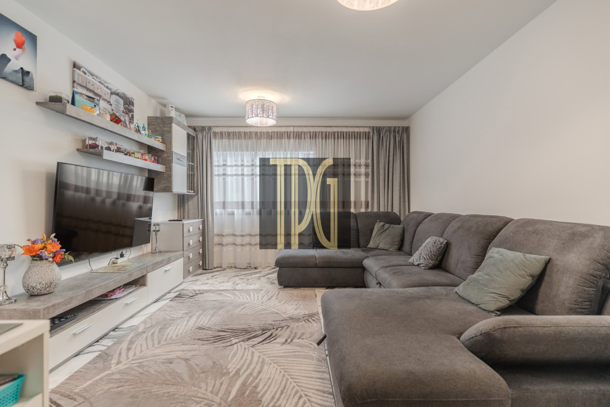 Stunning 3 Bedroom Penthouse for Sale in Parque De La Reina – OPS1906R