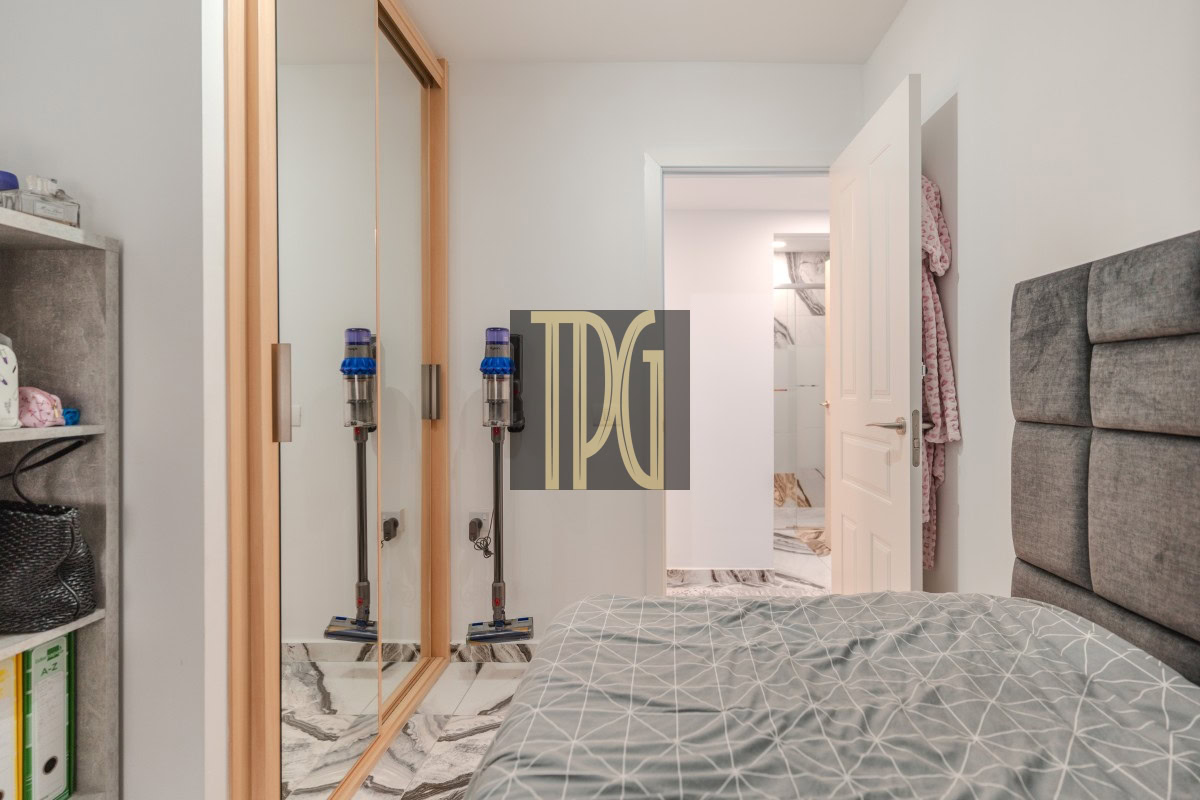 Stunning 3 Bedroom Penthouse for Sale in Parque De La Reina – OPS1906R