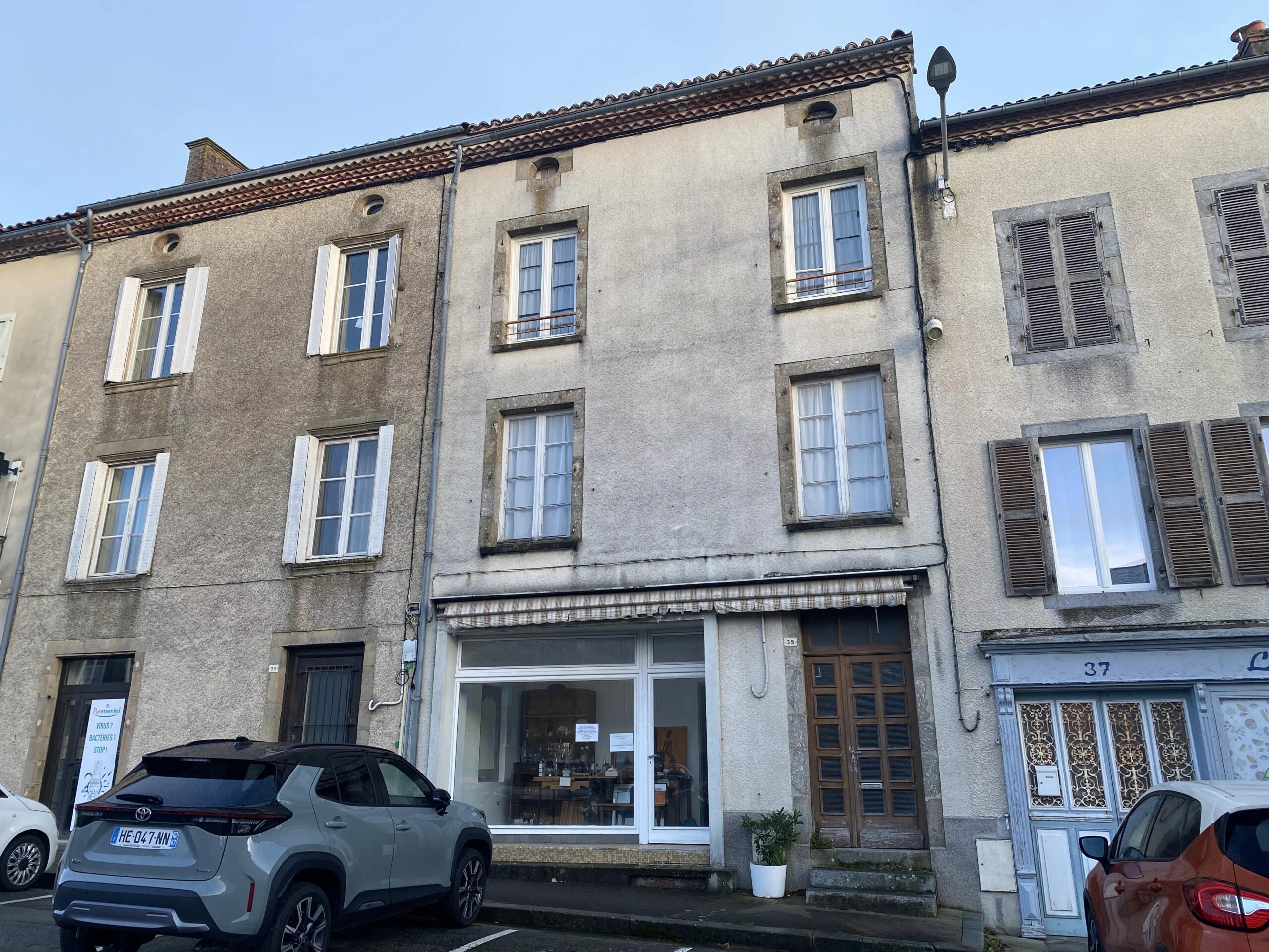 House to be finished renovating in the heart of Le Dorat, Limousin – France – BVI83998