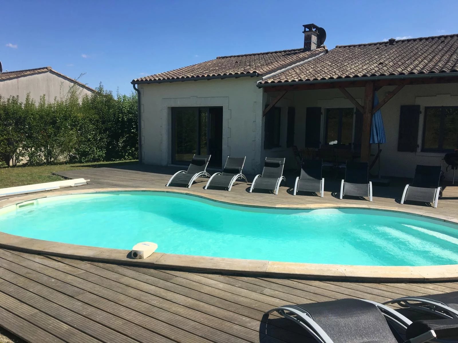 Modern 4-bed villa with private pool in gated community, Poitou-Charentes – France – BVI81829