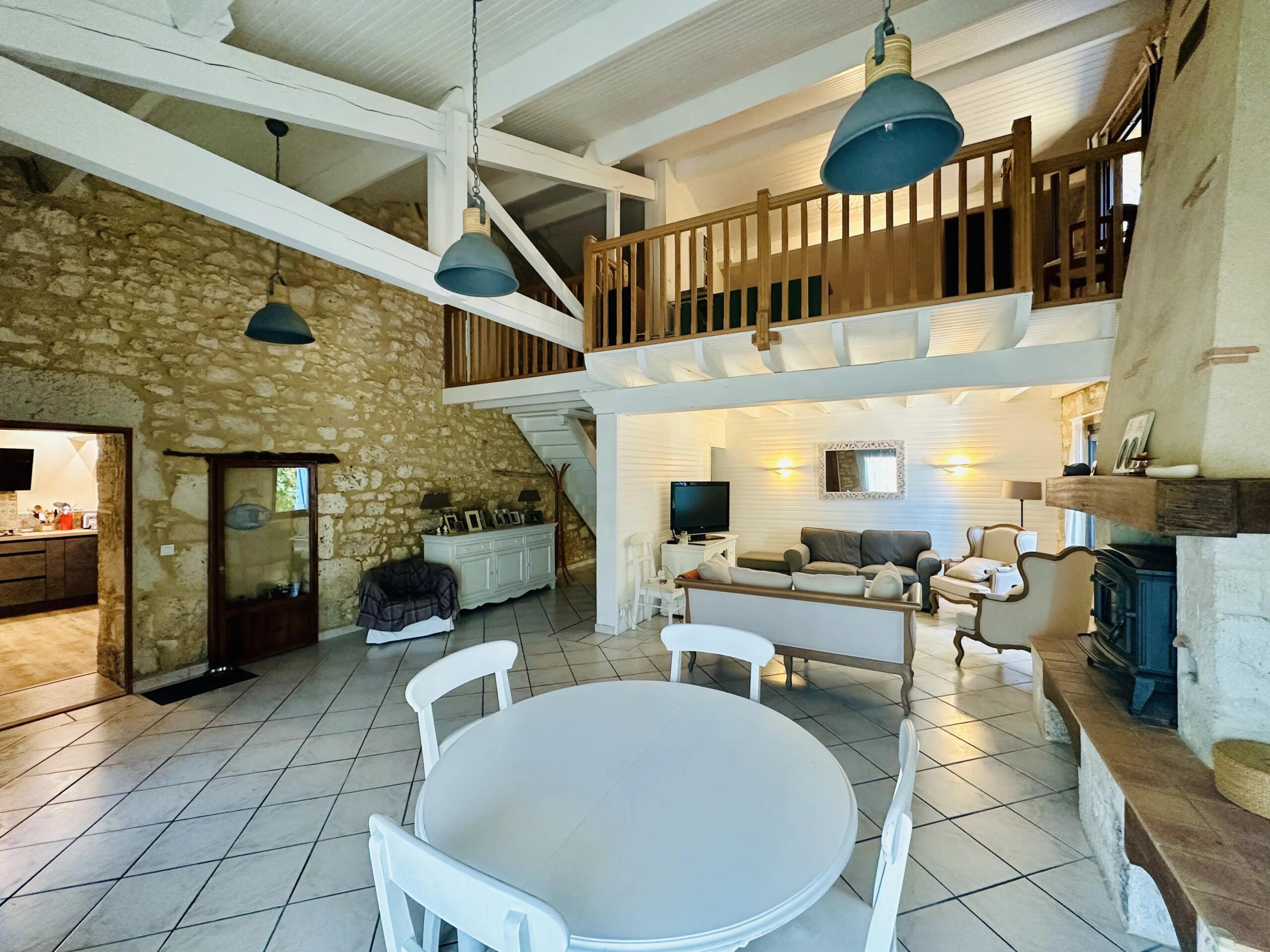 Stone 2-3 bedroom house with office, mezzanine, garage and outbuilding, Aquitaine – France – BVI81417