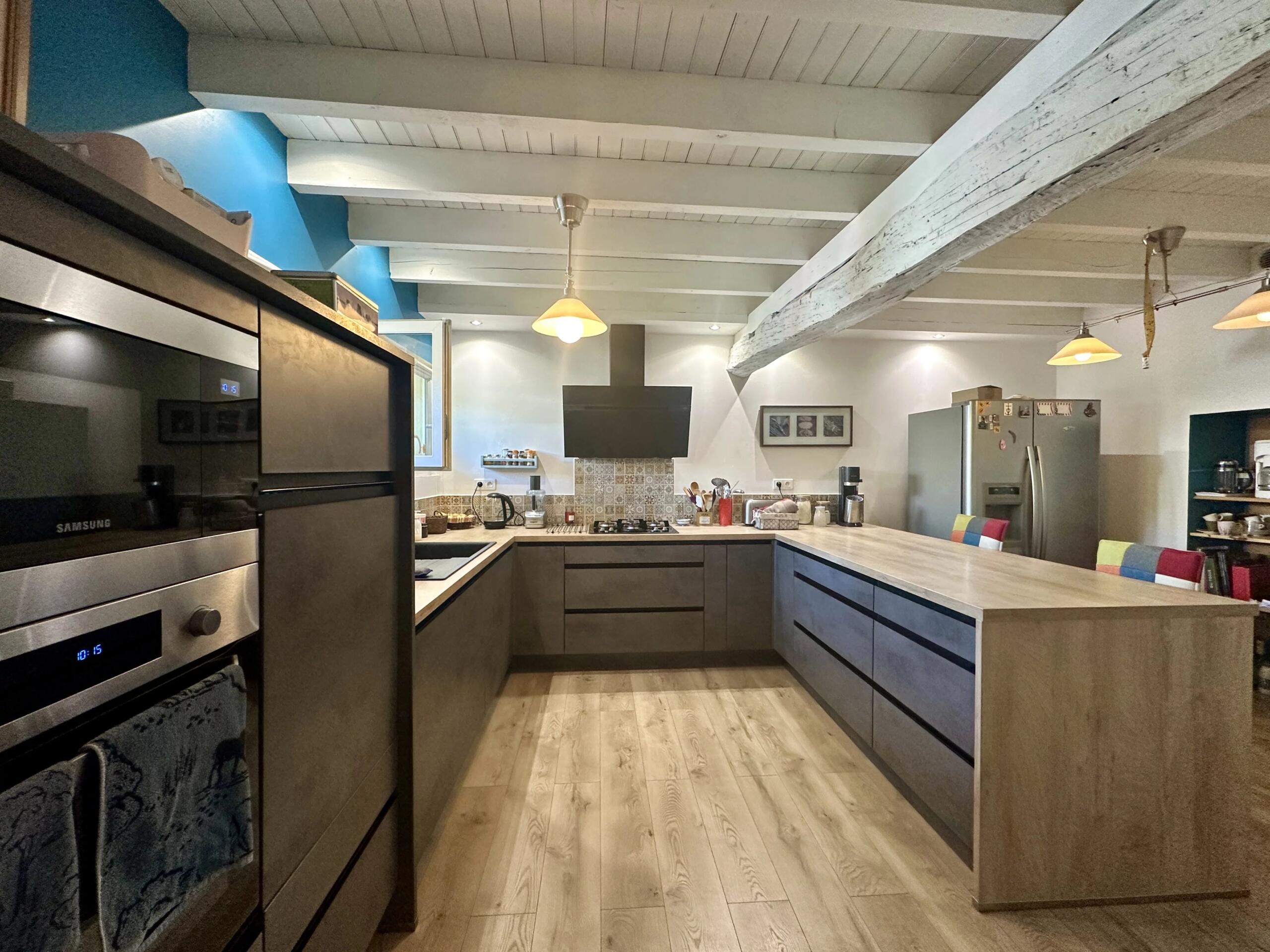 Stone 2-3 bedroom house with office, mezzanine, garage and outbuilding, Aquitaine – France – BVI81417