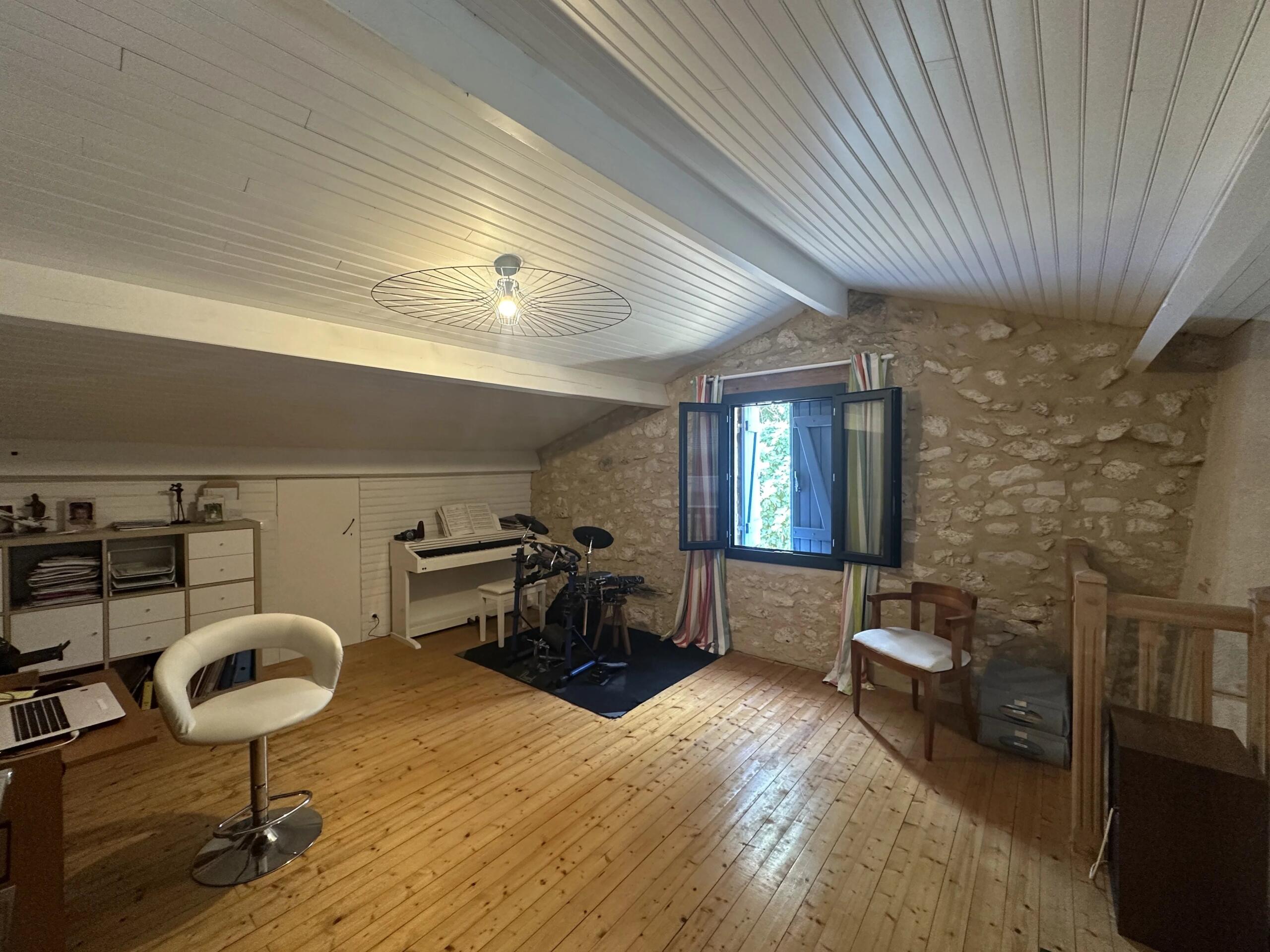Stone 2-3 bedroom house with office, mezzanine, garage and outbuilding, Aquitaine – France – BVI81417