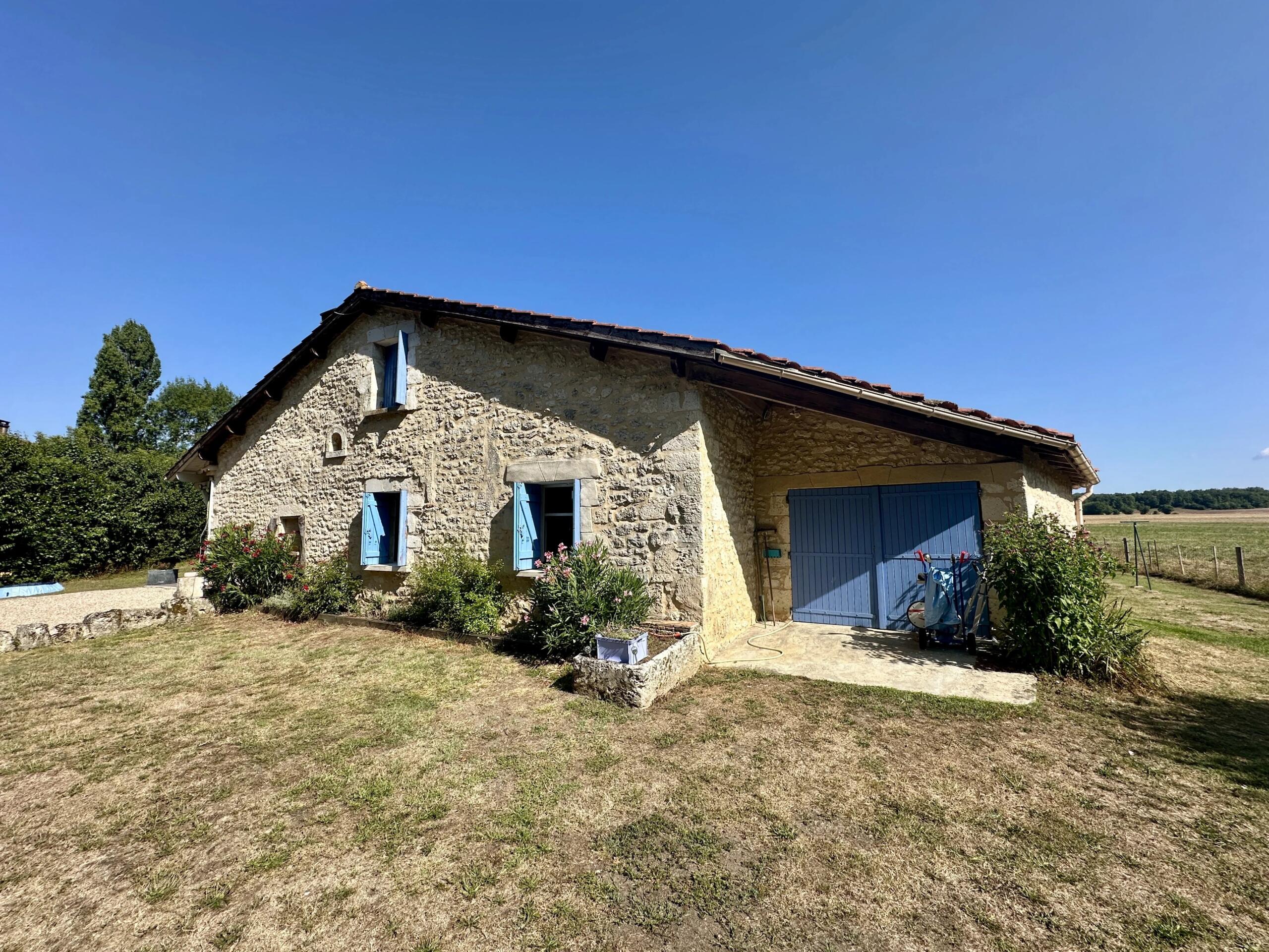 Stone 2-3 bedroom house with office, mezzanine, garage and outbuilding, Aquitaine – France – BVI81417