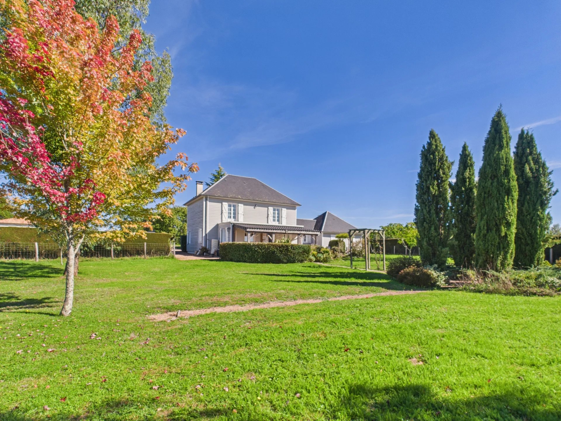 Detached family house with large garden near a lovely village in the Dordogne Natural Park, Aquitaine – France – BVI71590