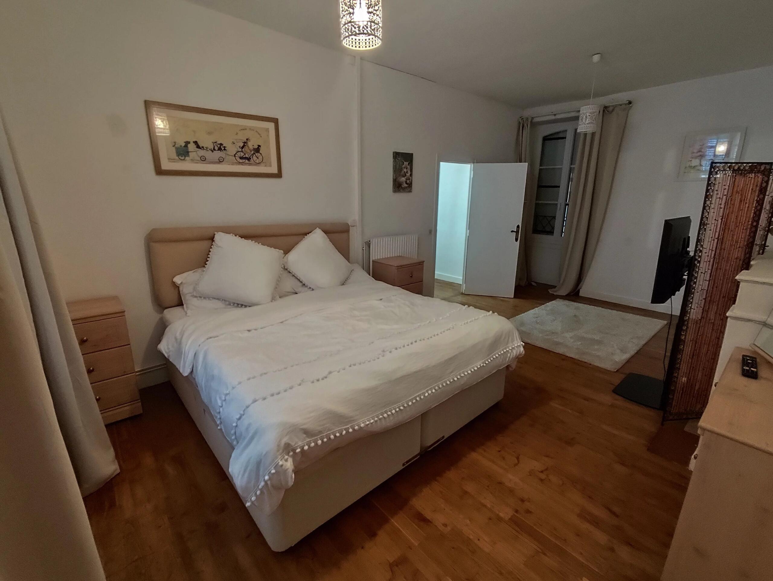 Elegant Double-Fronted Maison de Ville with Walled Garden – Walk to Civray Centre, Poitou-Charentes – France – BVI83448