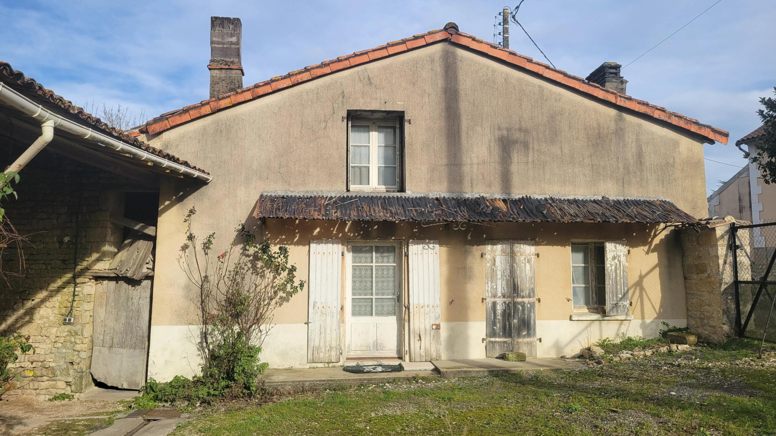 Village house to renovate with outbuildings, Poitou-Charentes – France – BVI84129