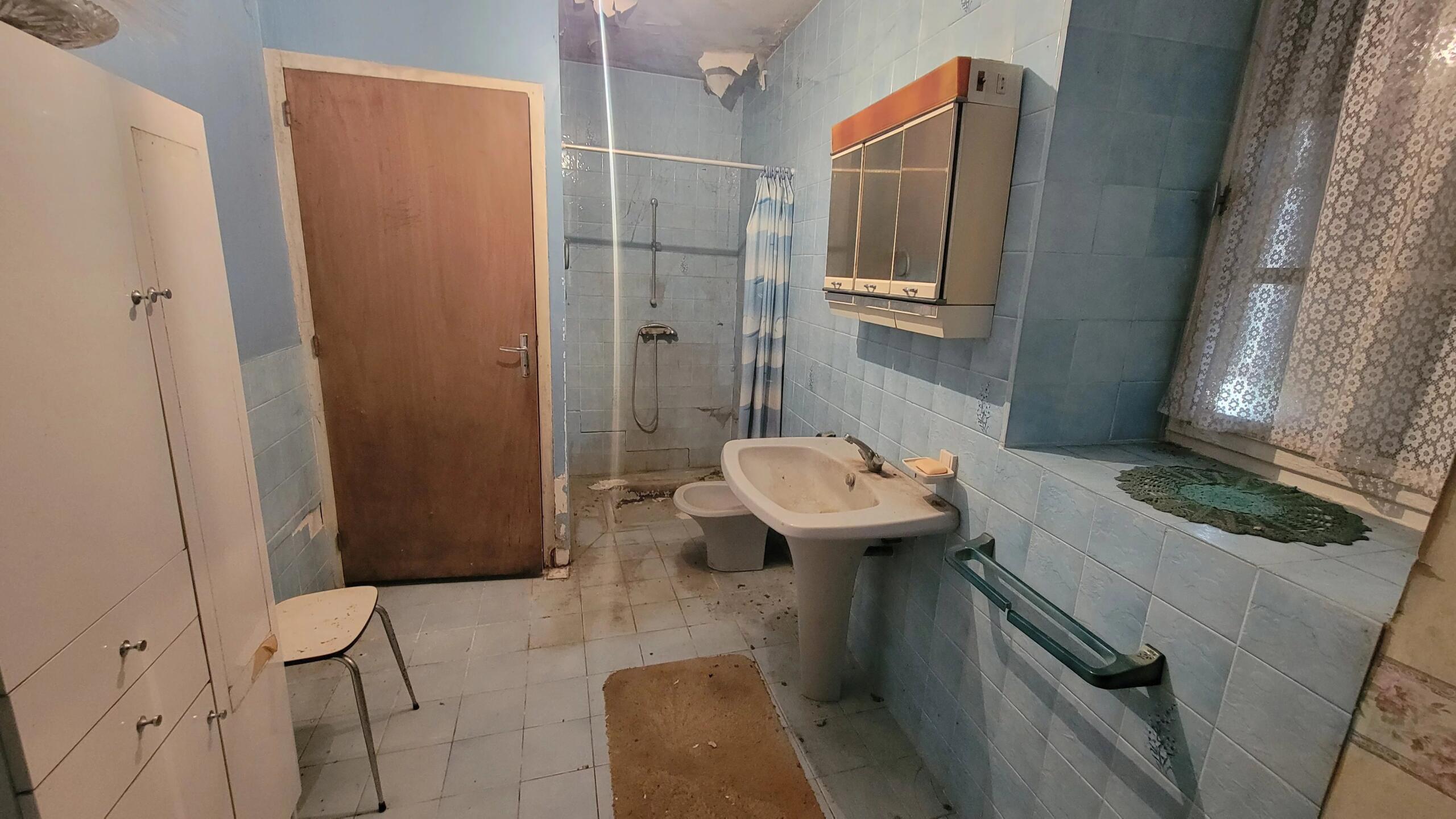 Village house to renovate with outbuildings, Poitou-Charentes – France – BVI84129