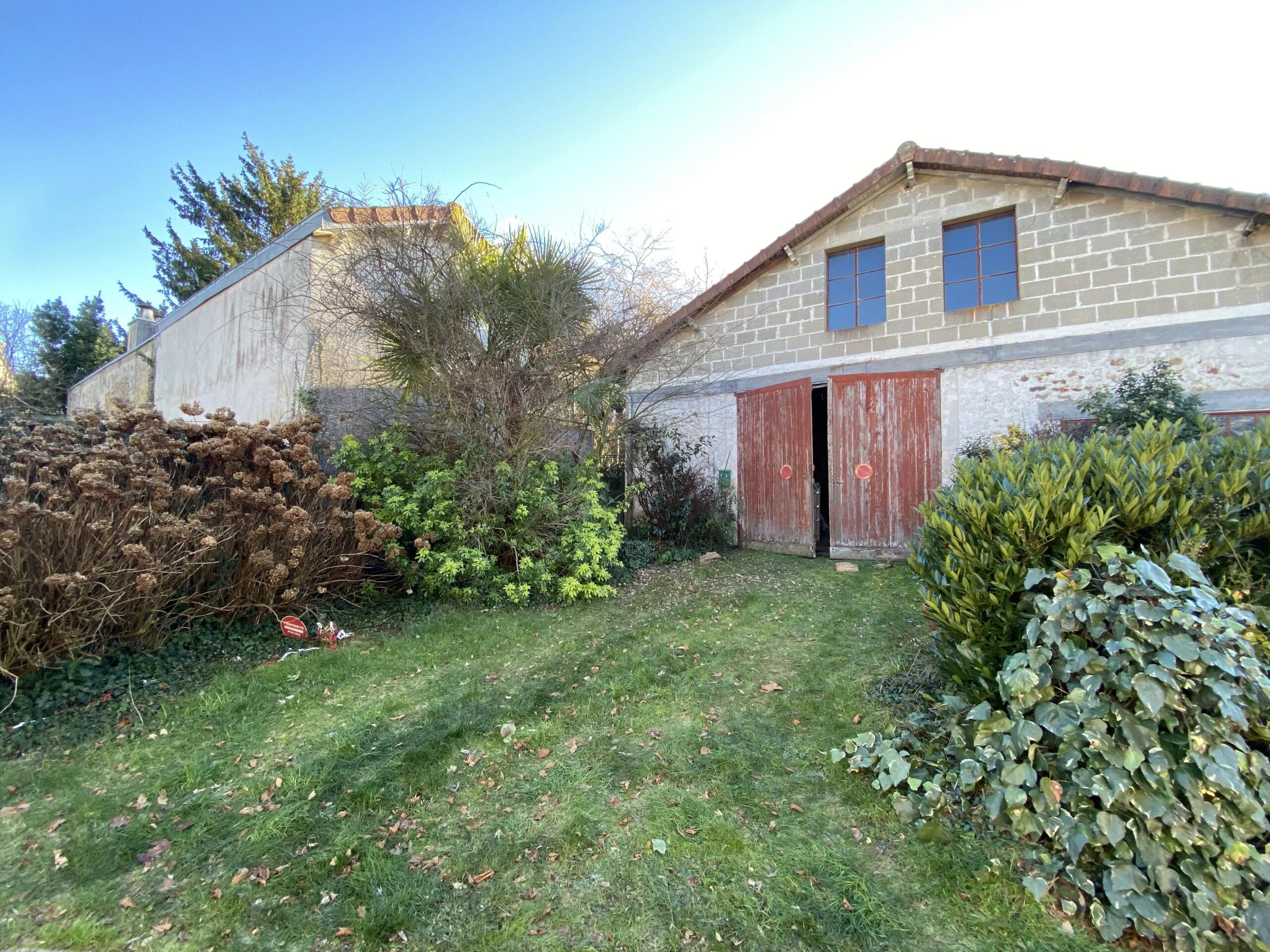 Village house with garden and large barn, Limousin – France – BVI83975