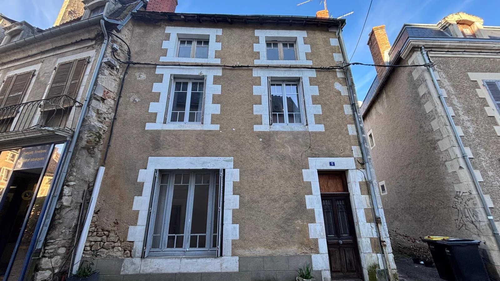 2 bedroom renovated townhouse Montmorillon, Poitou-Charentes – France – BVI83930