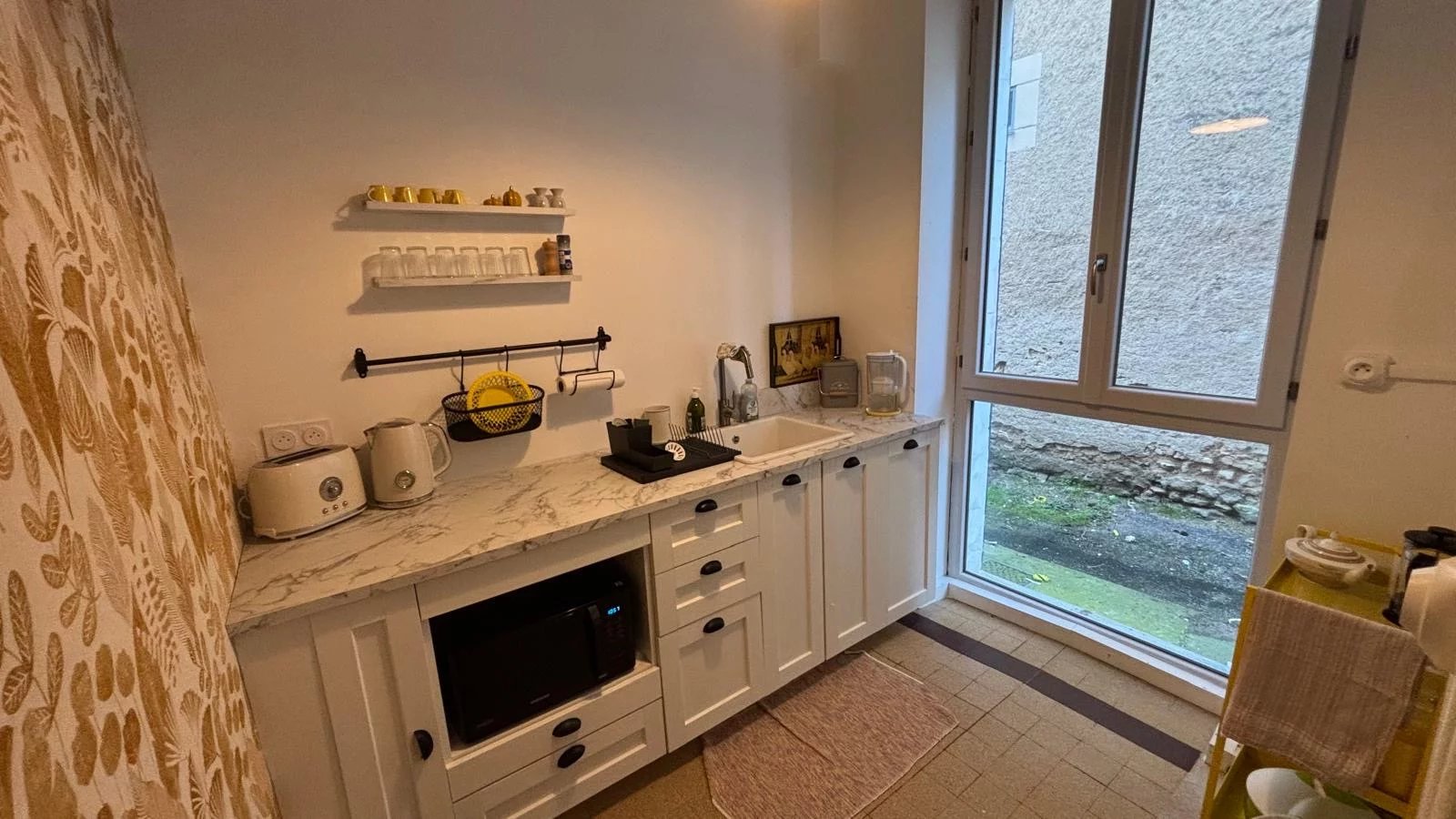 2 bedroom renovated townhouse Montmorillon, Poitou-Charentes – France – BVI83930