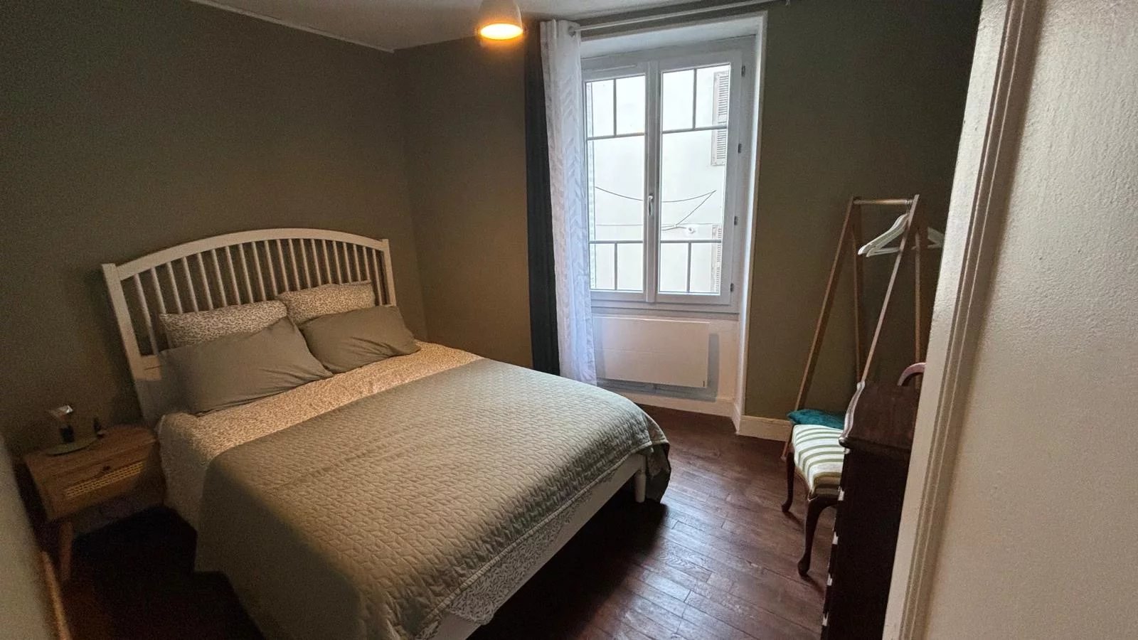 2 bedroom renovated townhouse Montmorillon, Poitou-Charentes – France – BVI83930