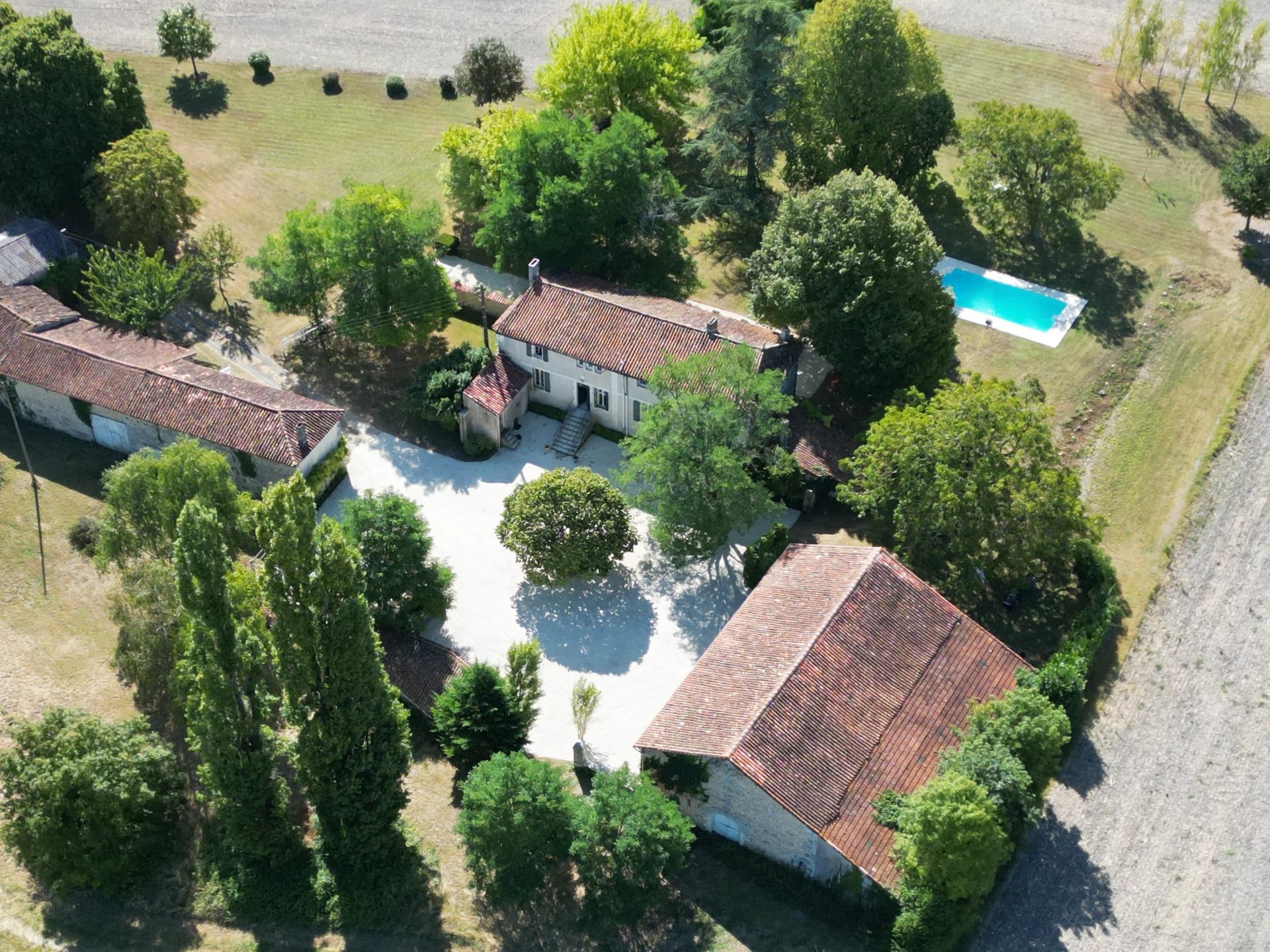 Stunning 5-bed property with pool, outbuildings in glorious grounds, Poitou-Charentes – France – BVI84261