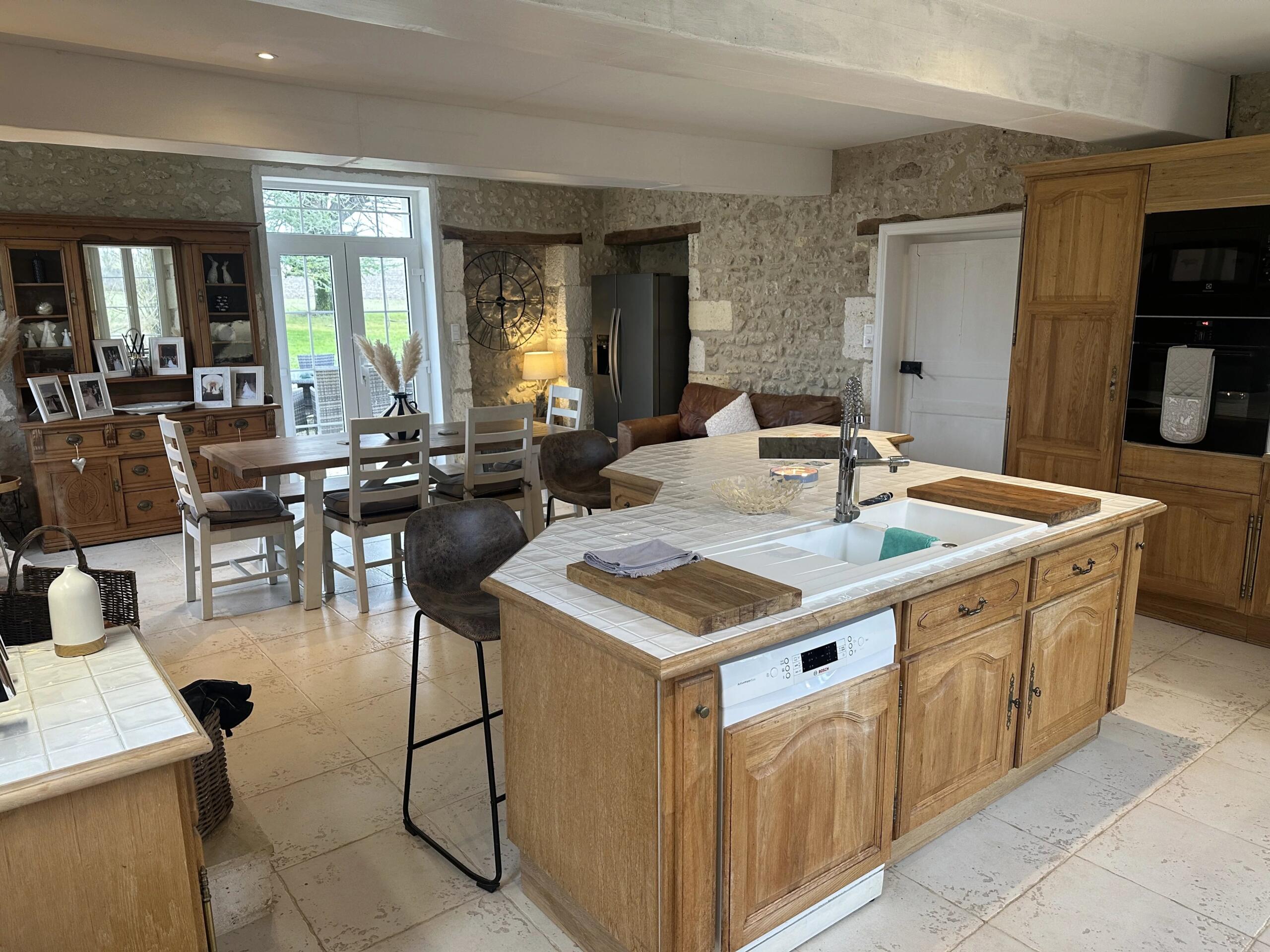 Stunning 5-bed property with pool, outbuildings in glorious grounds, Poitou-Charentes – France – BVI84261