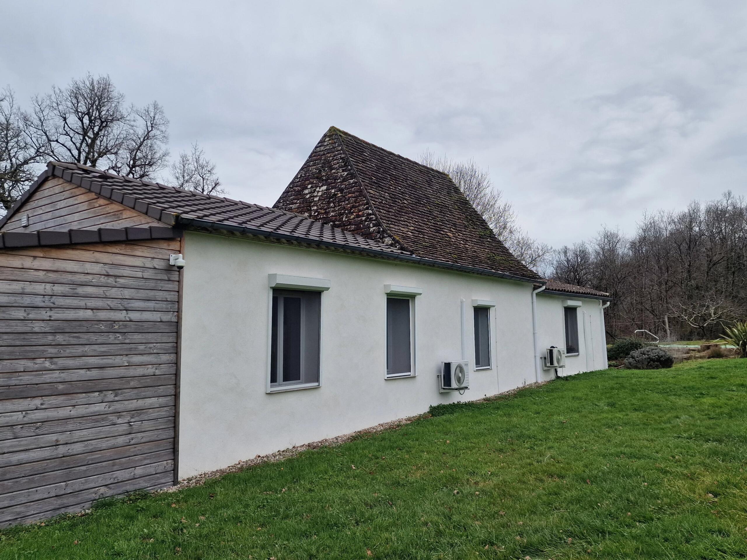 Charming Périgordine property with pool, set on 1.6 hectares just 3 km from Villeréal, Aquitaine – France – BVI84045