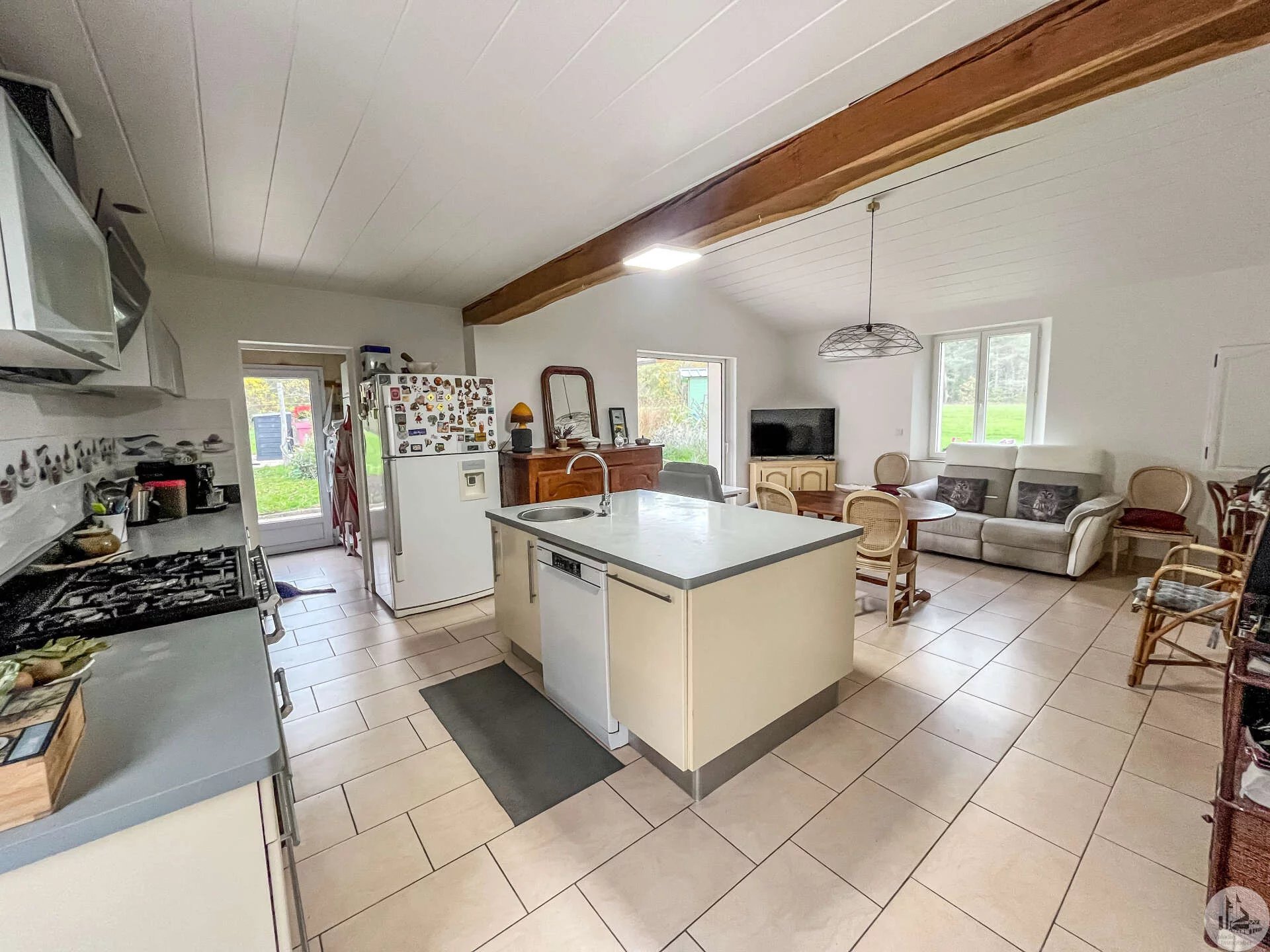 Charming Périgordine property with pool, set on 1.6 hectares just 3 km from Villeréal, Aquitaine – France – BVI84045