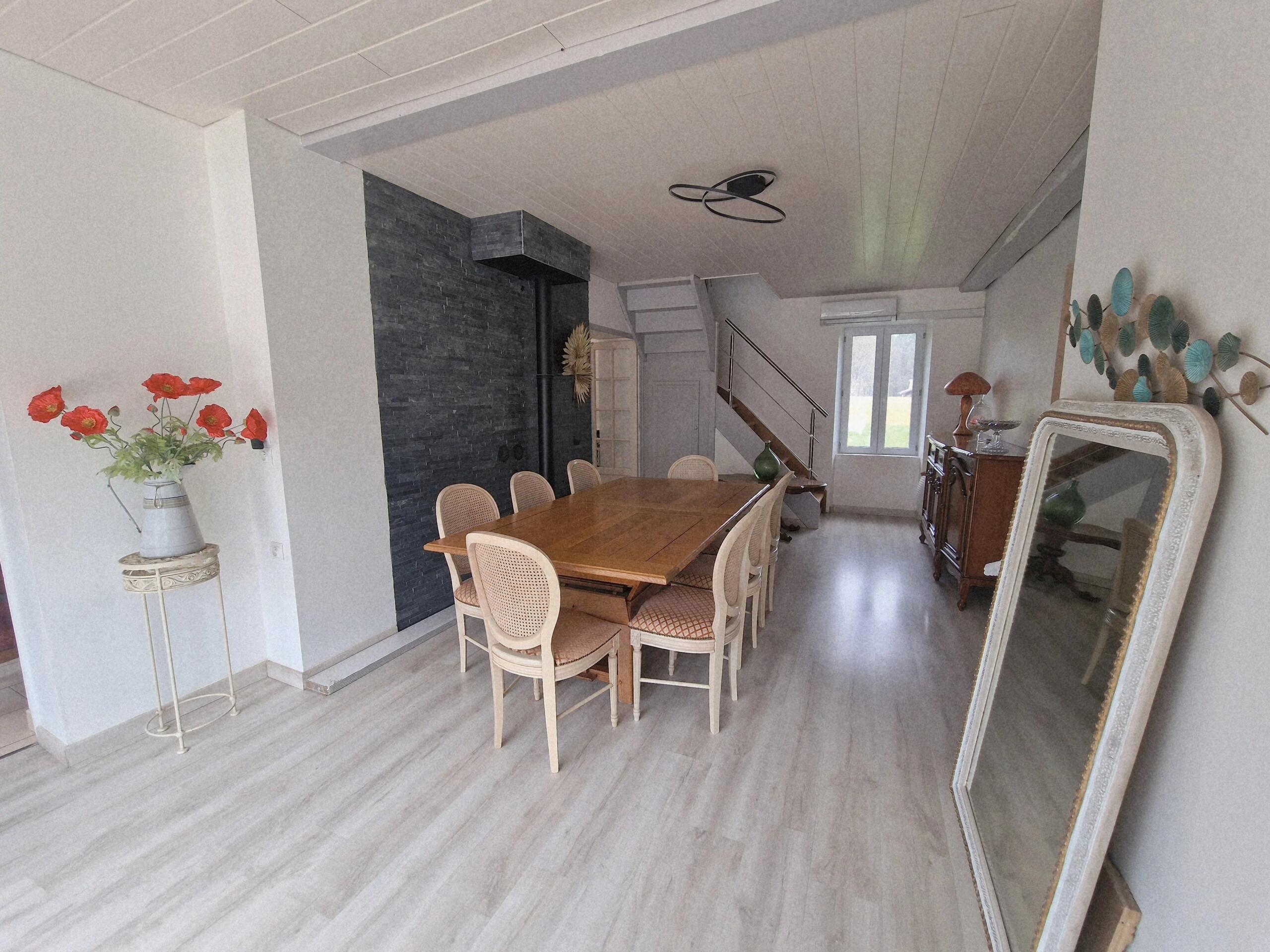 Charming Périgordine property with pool, set on 1.6 hectares just 3 km from Villeréal, Aquitaine – France – BVI84045