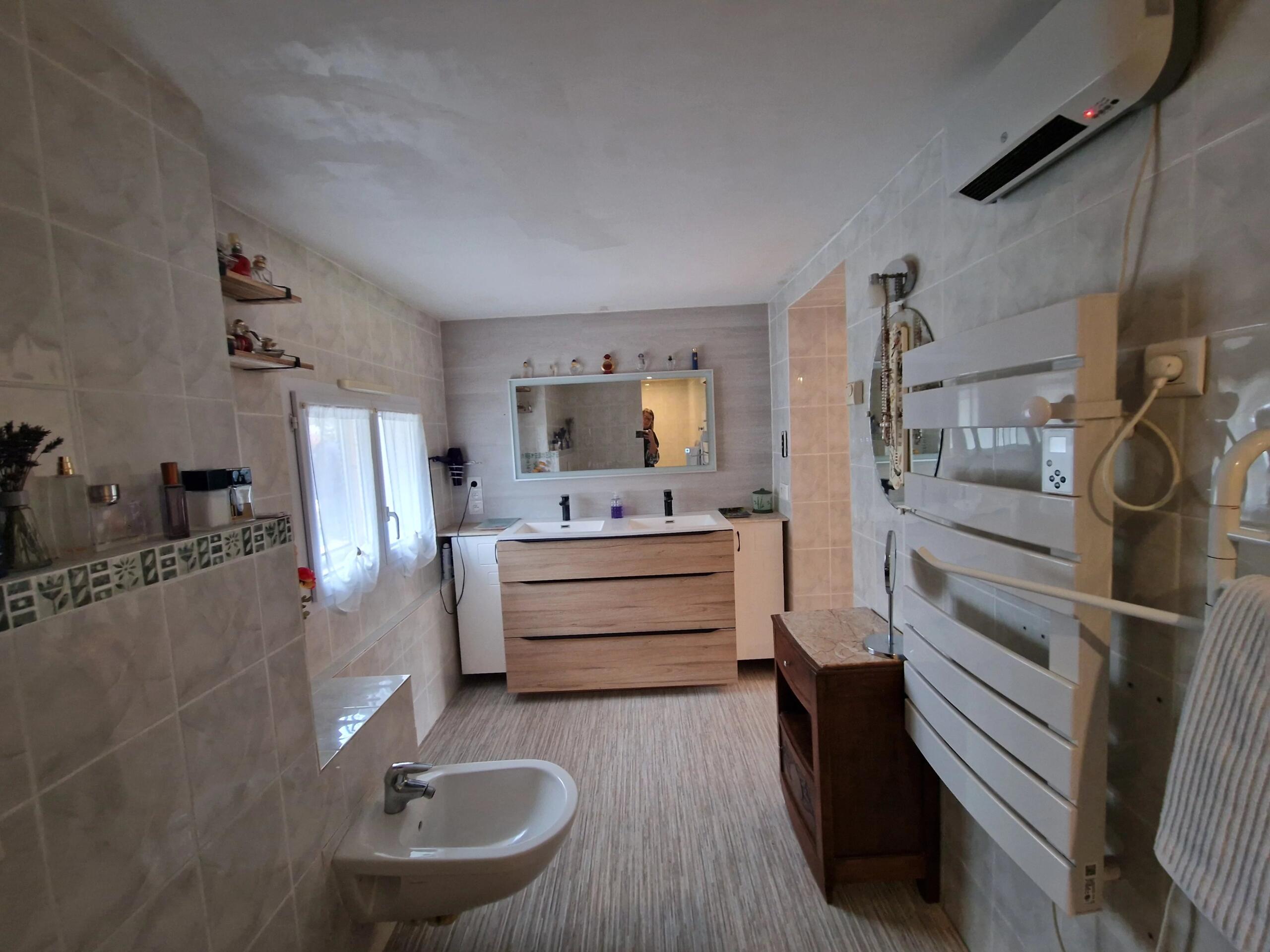 Charming Périgordine property with pool, set on 1.6 hectares just 3 km from Villeréal, Aquitaine – France – BVI84045