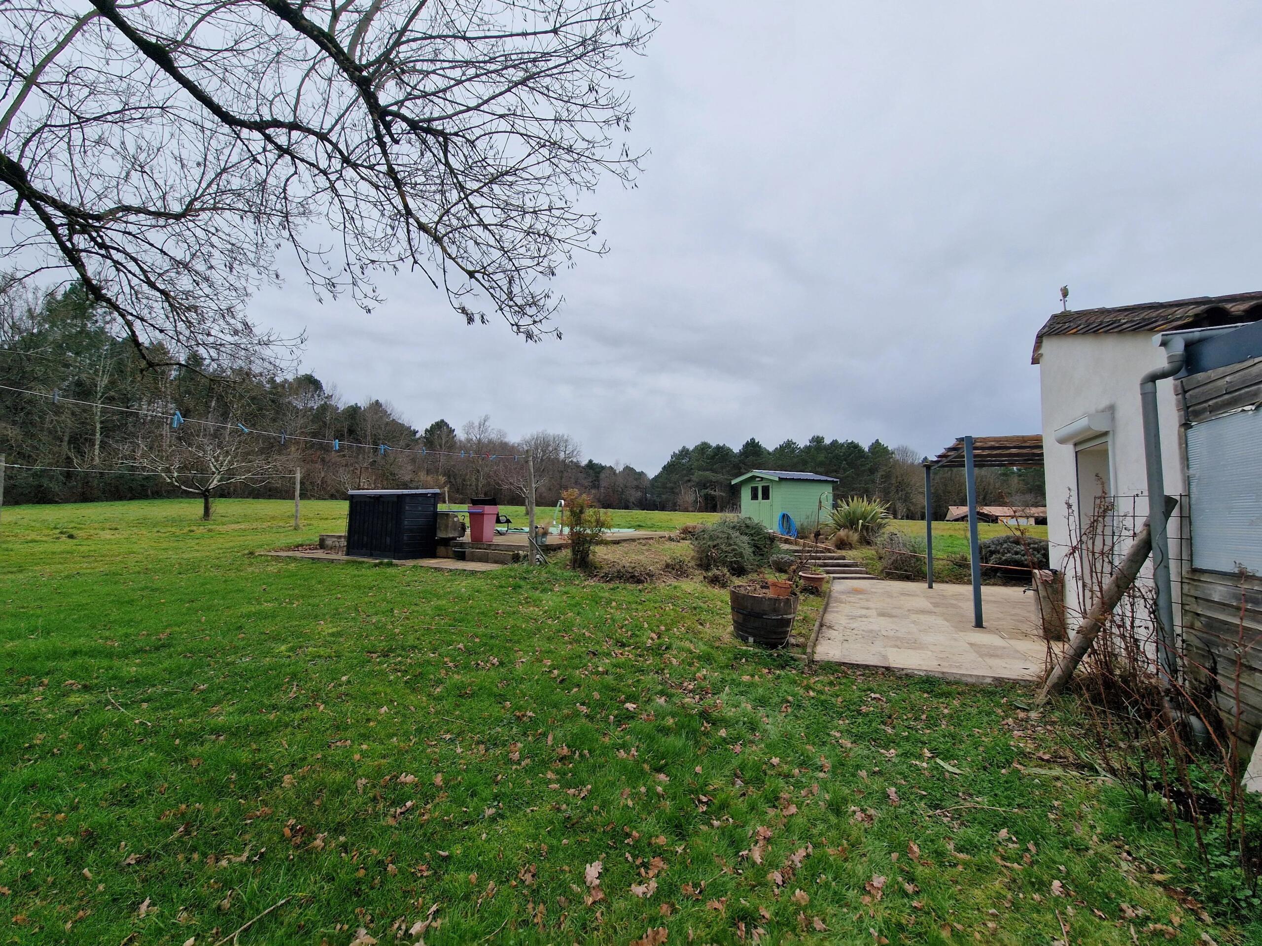 Charming Périgordine property with pool, set on 1.6 hectares just 3 km from Villeréal, Aquitaine – France – BVI84045