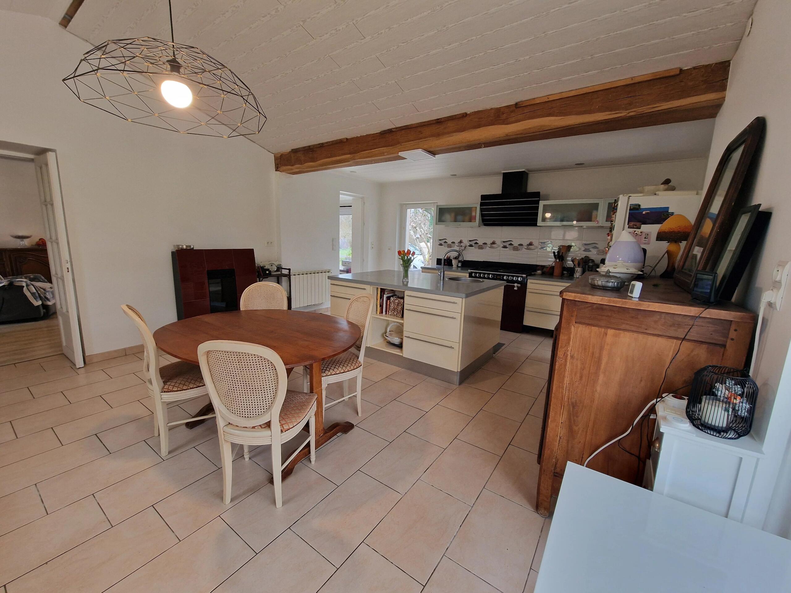 Charming Périgordine property with pool, set on 1.6 hectares just 3 km from Villeréal, Aquitaine – France – BVI84045