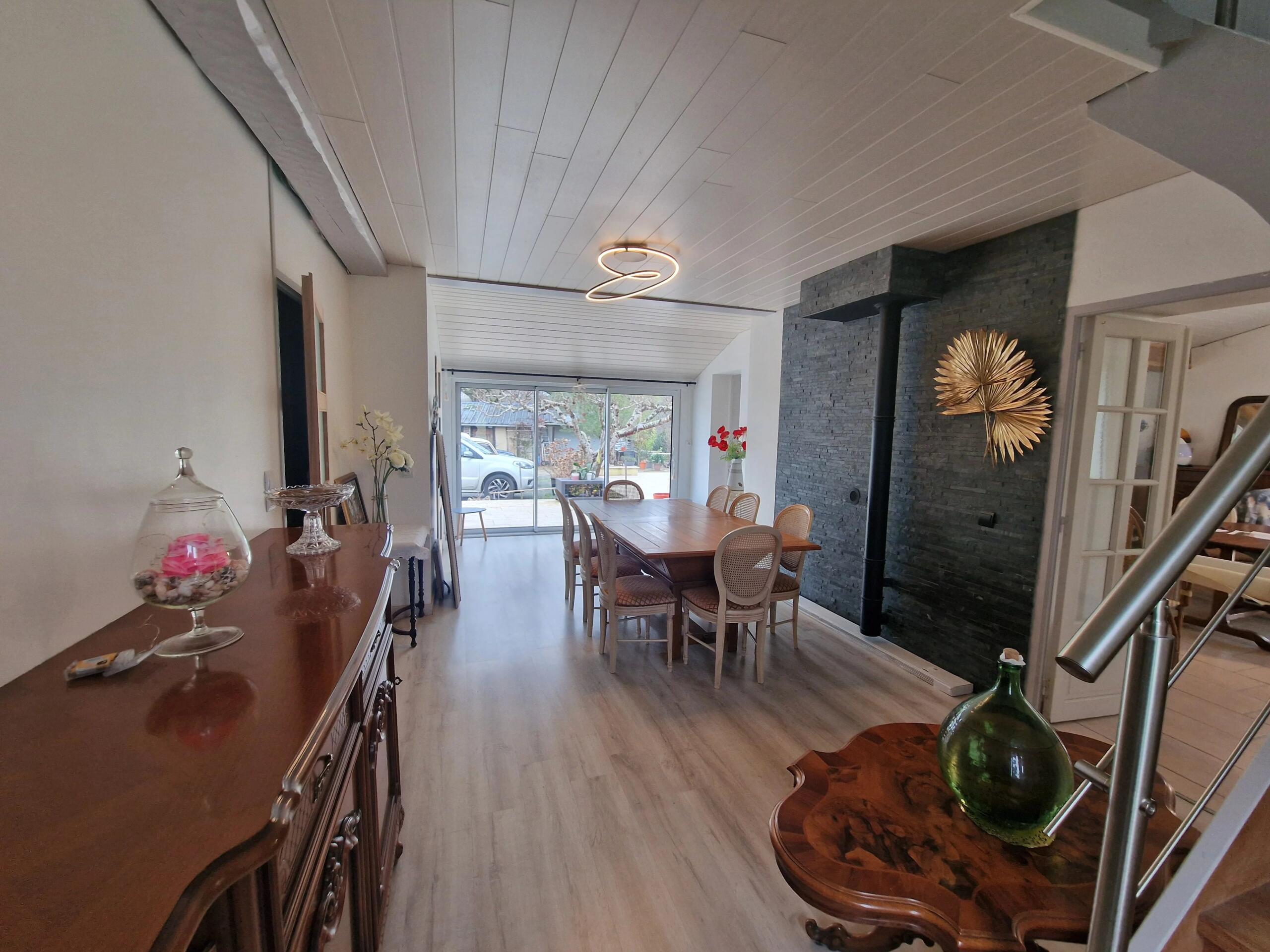 Charming Périgordine property with pool, set on 1.6 hectares just 3 km from Villeréal, Aquitaine – France – BVI84045