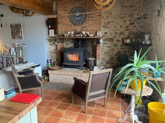 3-bed, 3-bath village house, with 1-bed guest annex, garden, pool and garage, Poitou-Charentes – France – BVI84053