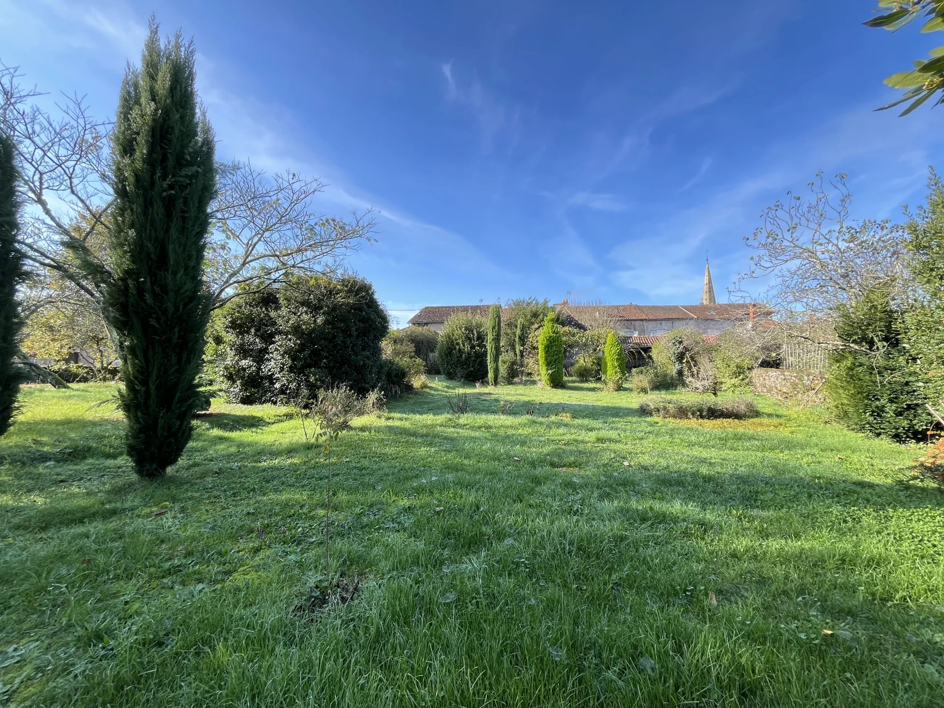 Unbelievable! Large village house with 4 ha close to Montmorillon, Poitou-Charentes – France – BVI77793