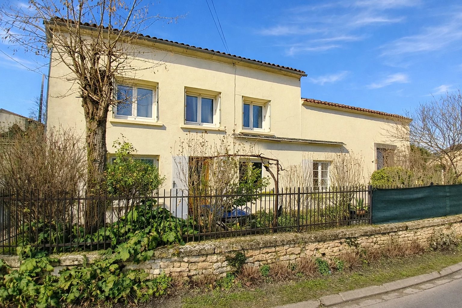 Fabulous stone house with huge potential, Poitou-Charentes – France – BVI84132