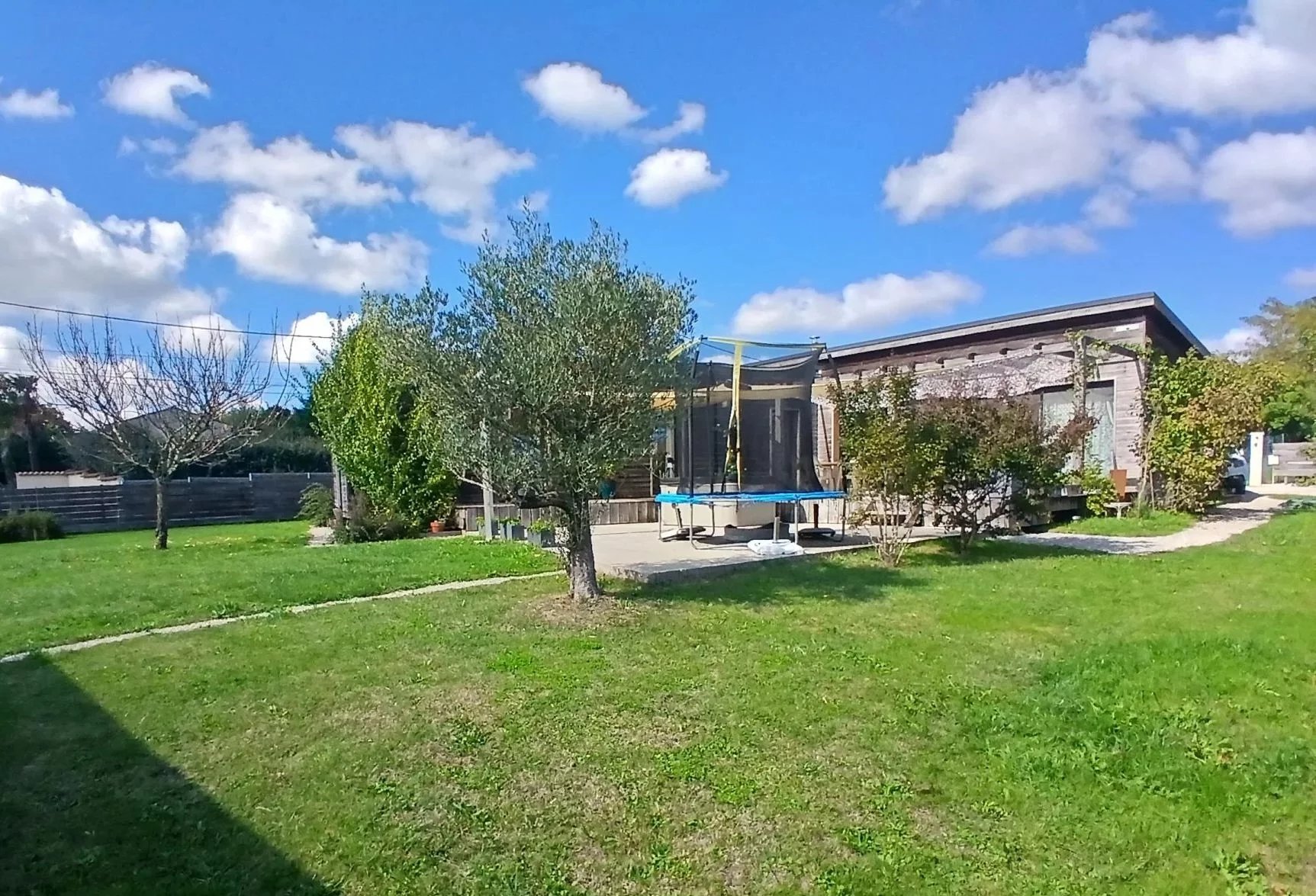 Eco-friendly, bright, airy and spacious single storey house, Poitou-Charentes – France – BVI82906