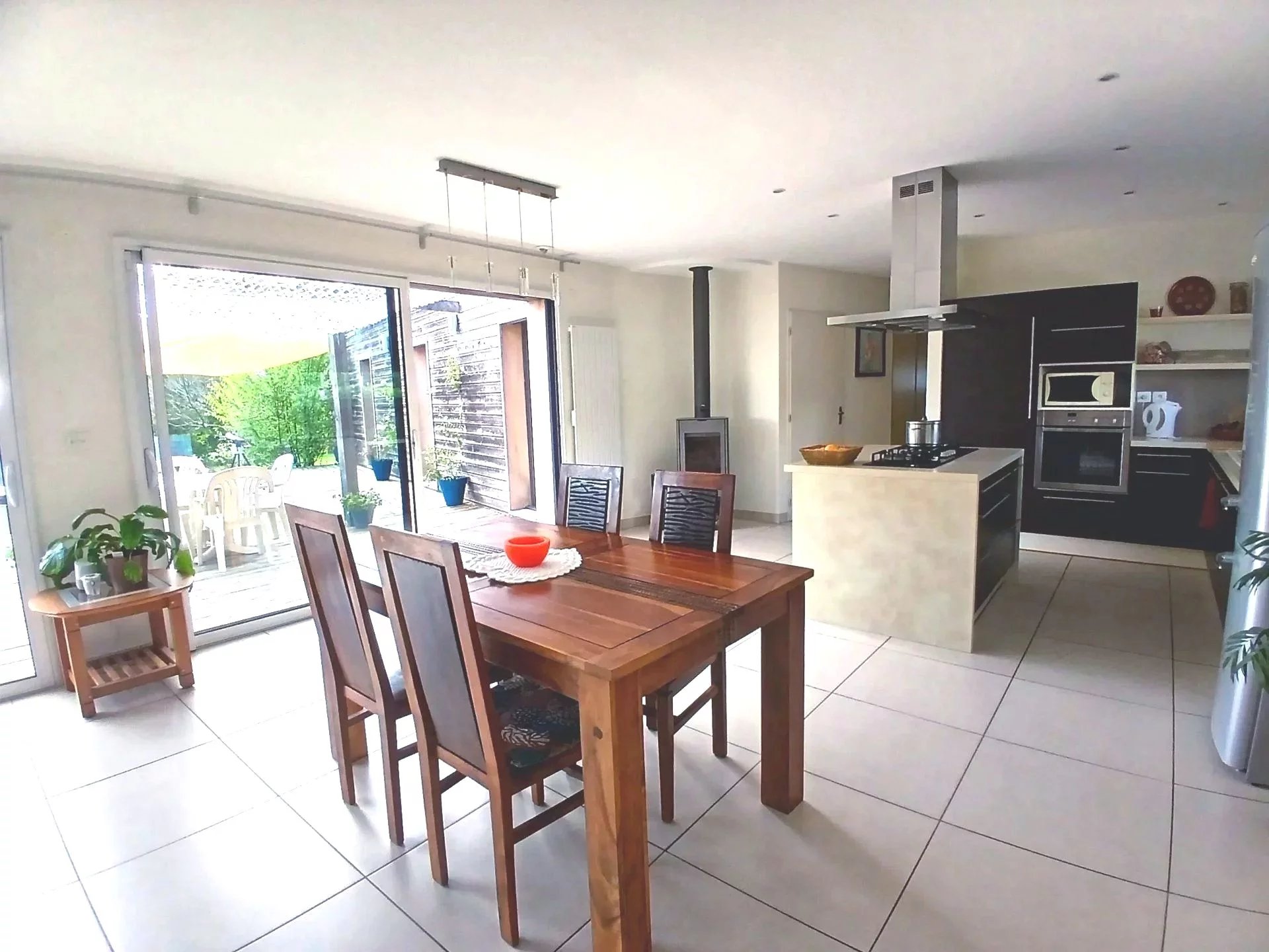 Eco-friendly, bright, airy and spacious single storey house, Poitou-Charentes – France – BVI82906