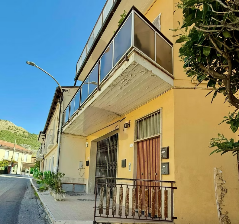 PRICE DROP – Spacious 3 Bed Apartment  in L’Aquila Province, Italy (50m drive to Rome)